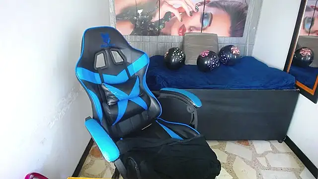 Anniee x online show from 5, 10, 2025