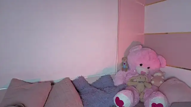 Charlotte  Miller online show from 28, 9, 2025