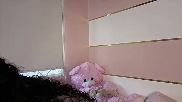 Charlotte  Miller online show from 18, 10, 2025