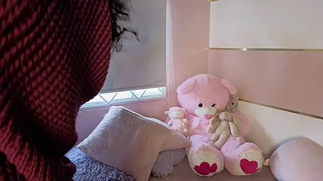 Charlotte  Miller online show from 26, 10, 2025