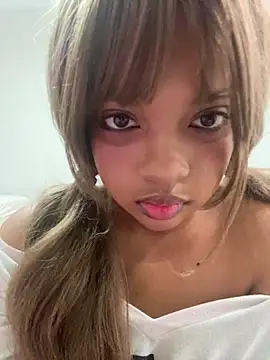 Snapshot of AwkwardJasminee chatting on 3, 11, 2025 AwkwardJasminee online show from 3, 11, 2025