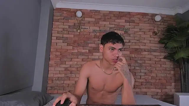 adam piarse01 online show from 27, 11, 2025