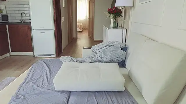 Snapshot of KristineEsme chatting on 12, 10, 2025 KristineEsme online show from 12, 10, 2025