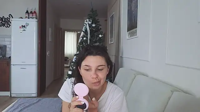 Snapshot of KristineEsme chatting on 14, 12, 2025 KristineEsme online show from 14, 12, 2025