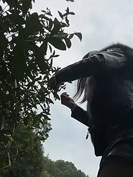 SSSniang- online show from 4, 3, 2025