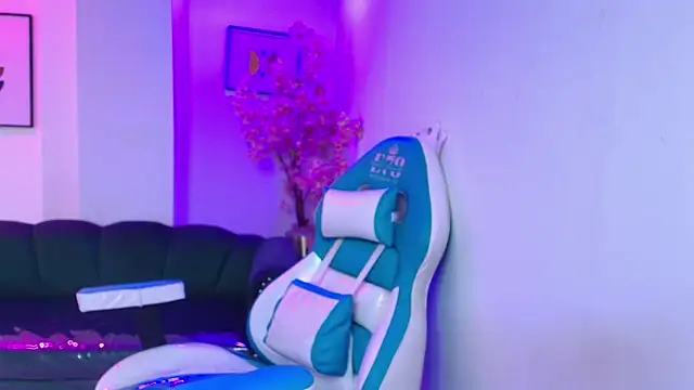 Arianna sweeet online show from 7, 4, 2026