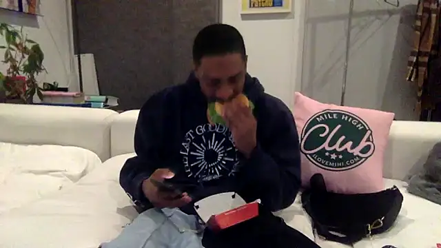 Snapshot of mileshighclub420 chatting on 7, 1, 2025 mileshighclub420 online show from 7, 1, 2025