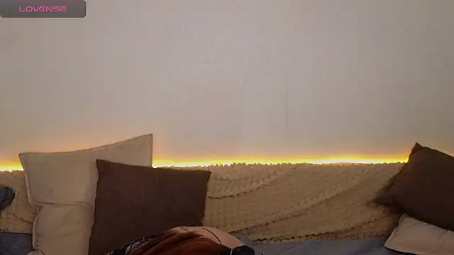 Snapshot of emilytrays chatting on 13, 9, 2025 emilytrays online show from 13, 9, 2025