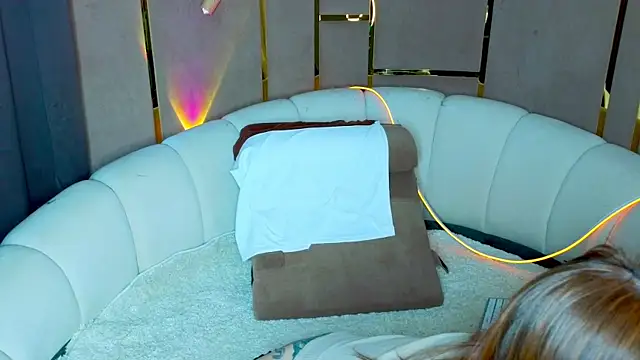 emilytrays online show from 27, 5, 2026