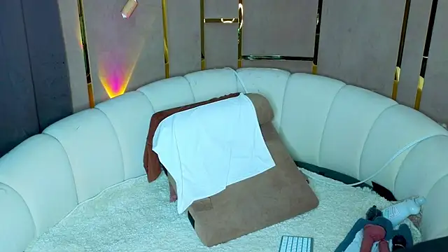 emilytrays online show from 27, 5, 2026