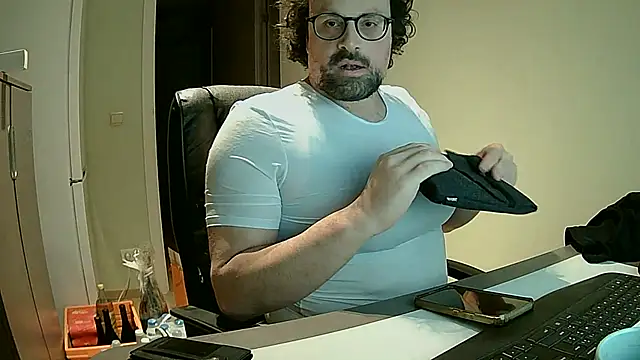 littlehairyman online show from 9, 1, 2026