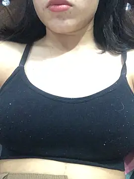 Snapshot of Tanvi_roy98 chatting on 24, 2, 2025 Tanvi roy98 online show from 24, 2, 2025