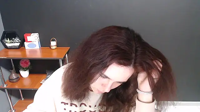 mini girly online show from 31, 1, 2025