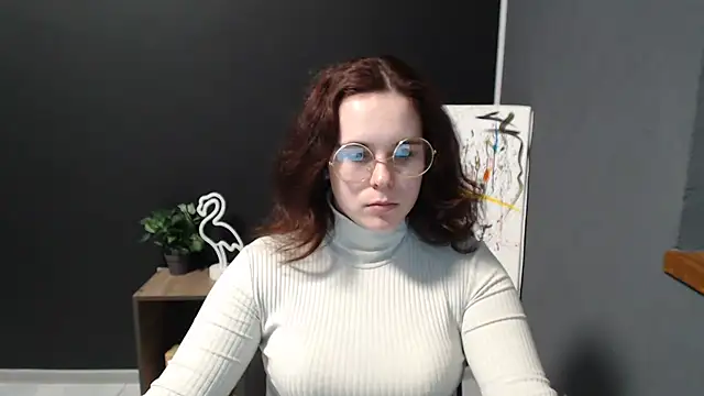 mini girly online show from 3, 2, 2025