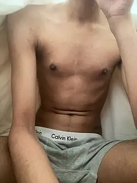 Snapshot of mdnn77 chatting on 5, 3, 2025 mdnn77 online show from 5, 3, 2025