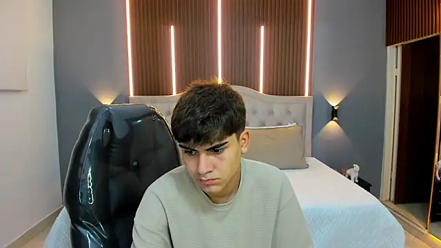 Tommy18   online show from 4, 11, 2025