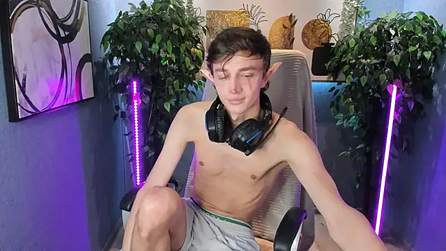 Snapshot of John_Weasley chatting on 22, 10, 2025 John Weasley online show from 22, 10, 2025