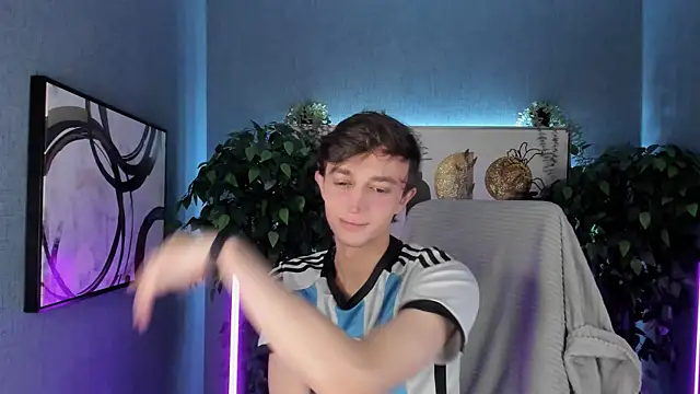 Snapshot of John_Weasley chatting on 4, 11, 2025 John Weasley online show from 4, 11, 2025