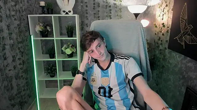 Snapshot of John_Weasley chatting on 7, 11, 2025 John Weasley online show from 7, 11, 2025