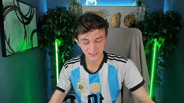 Snapshot of John_Weasley chatting on 12, 11, 2025 John Weasley online show from 12, 11, 2025