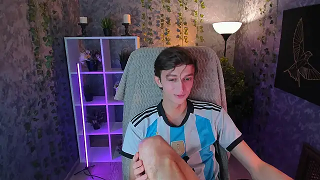 Snapshot of John_Weasley chatting on 19, 11, 2025 John Weasley online show from 19, 11, 2025