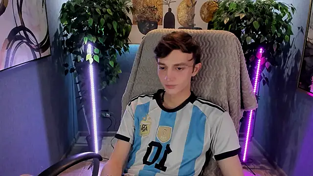 Snapshot of John_Weasley chatting on 3, 12, 2025 John Weasley online show from 3, 12, 2025