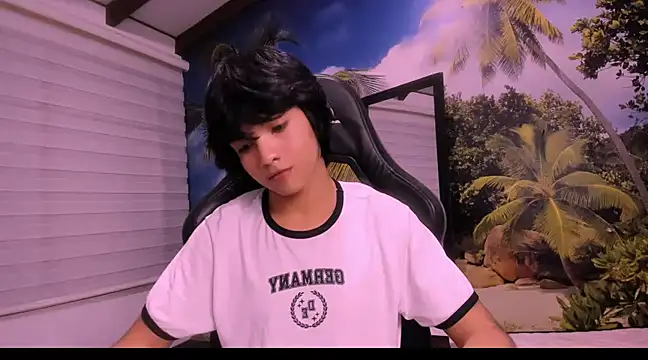 AllanYong18 online show from 25, 1, 2025