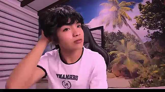 AllanYong18 online show from 1, 2, 2025