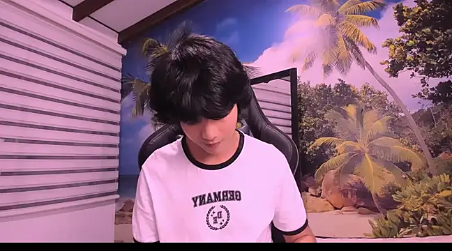 AllanYong18 online show from 1, 2, 2025