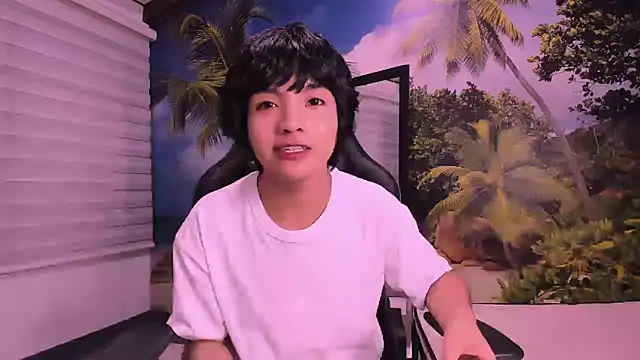 AllanYong18 online show from 6, 2, 2025