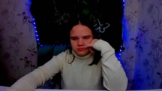 Snapshot of AdeleCruz chatting on 11, 1, 2025 AdeleCruz online show from 11, 1, 2025
