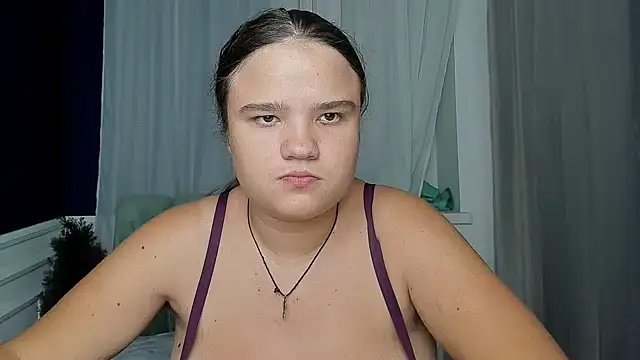 Snapshot of AdeleCruz chatting on 28, 9, 2025 AdeleCruz online show from 28, 9, 2025