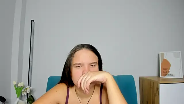 Snapshot of AdeleCruz chatting on 15, 10, 2025 AdeleCruz online show from 15, 10, 2025