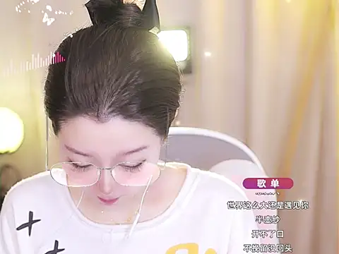 Snapshot of Zoe-99 chatting on 1, 2, 2025 Zoe-99 online show from 1, 2, 2025