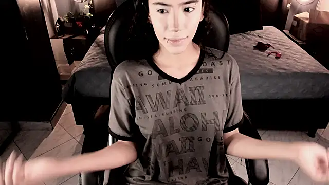 Snapshot of vaiolethsan__ chatting on 17, 12, 2025 vaiolethsan online show from 17, 12, 2025