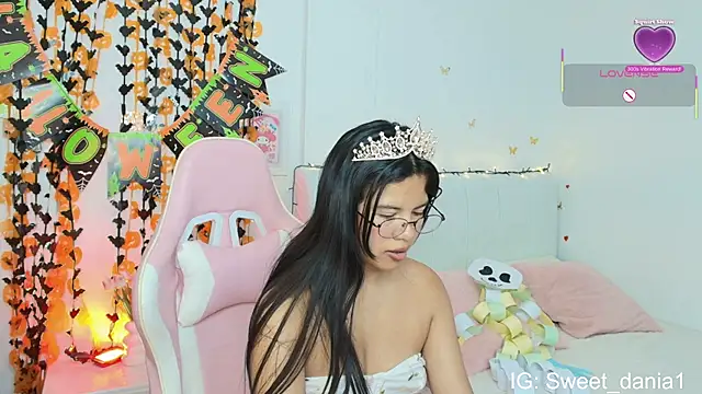 Snapshot of sweet_dania_ chatting on 24, 10, 2025 sweet dania online show from 24, 10, 2025