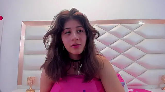 Snapshot of MiaQueen021 chatting on 10, 3, 2025 MiaQueen021 online show from 10, 3, 2025