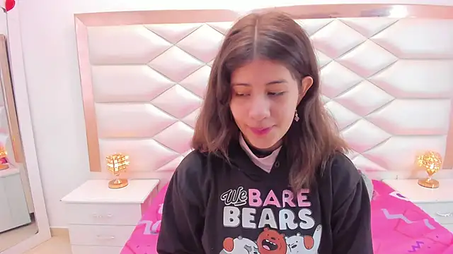 Snapshot of MiaQueen021 chatting on 11, 3, 2025 MiaQueen021 online show from 11, 3, 2025