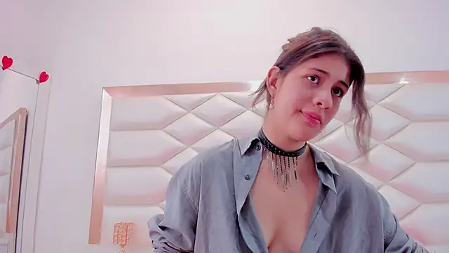 Snapshot of MiaQueen021 chatting on 18, 3, 2025 MiaQueen021 online show from 18, 3, 2025