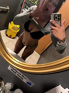 PeachLustre8371 online show from 22, 12, 2025