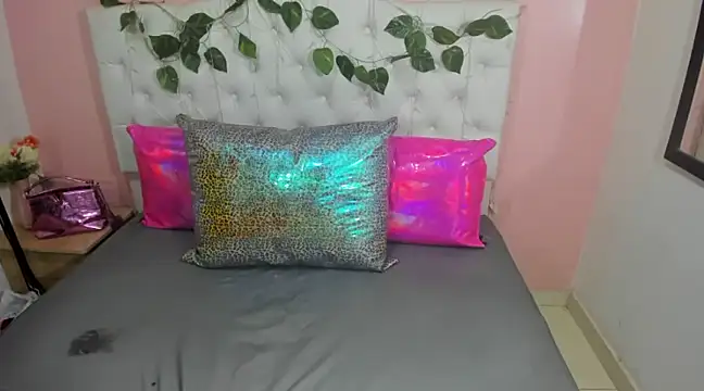 Snapshot of EmmySweett2 chatting on 6, 2, 2025 EmmySweett2 online show from 6, 2, 2025