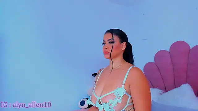 Snapshot of AlynAllen chatting on 3, 2, 2025 AlynAllen online show from 3, 2, 2025