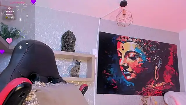 Luxury Woman online show from 15, 10, 2025