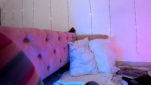 Snapshot of Sophie_Heart chatting on 9, 2, 2025 Sophie Heart online show from 9, 2, 2025