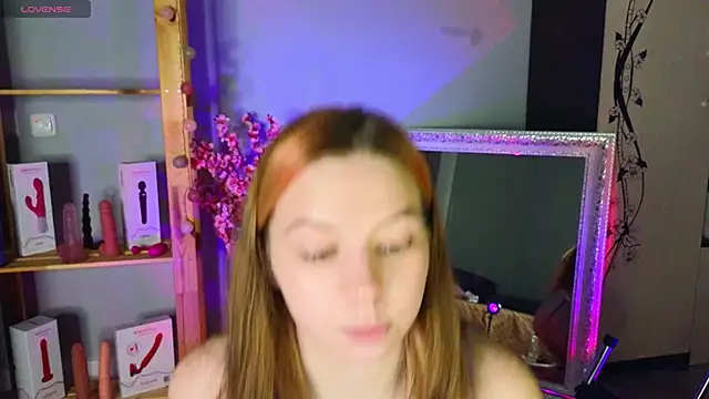 Snapshot of KiraBriis chatting on 5, 2, 2025 KiraBriis online show from 5, 2, 2025