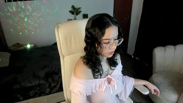 Renaxi Smith online show from 13, 9, 2025