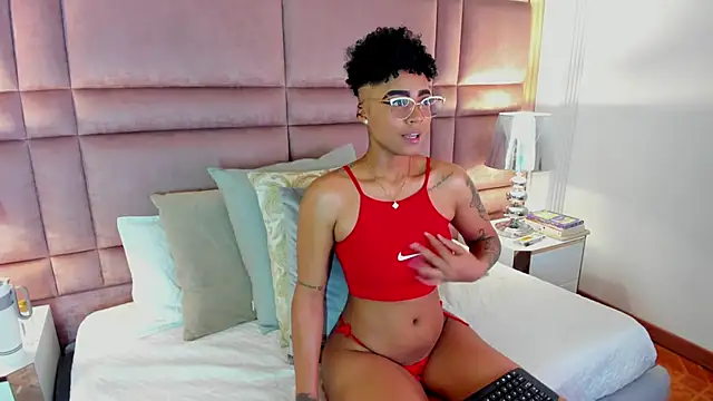 LuciaWallace online show from 6, 10, 2025