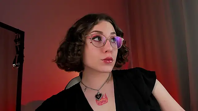 Eva Moss  online show from 17, 3, 2025