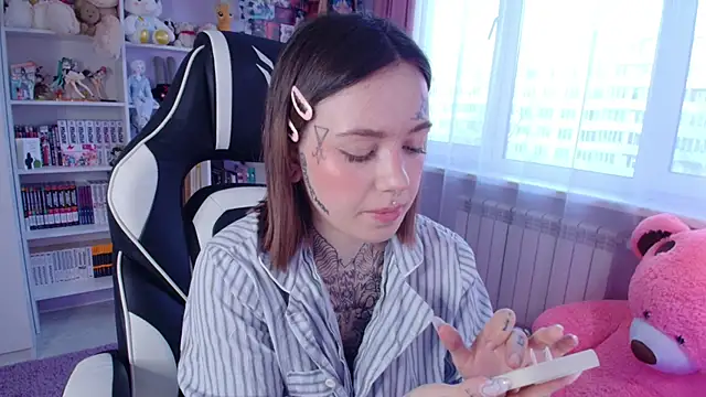 Snapshot of Catharsisi chatting on 7, 3, 2025 Catharsisi online show from 7, 3, 2025