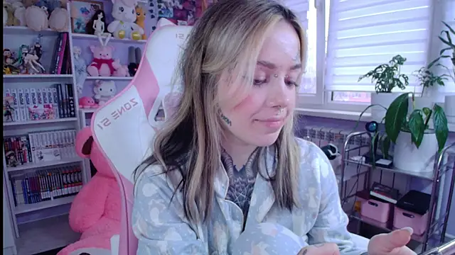 Snapshot of Catharsisi chatting on 1, 12, 2025 Catharsisi online show from 1, 12, 2025